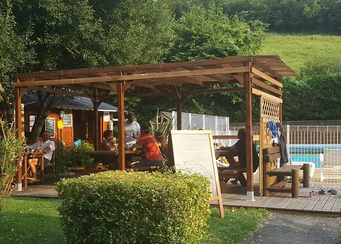 Le Rey Kamp alanı Louvie Juzon