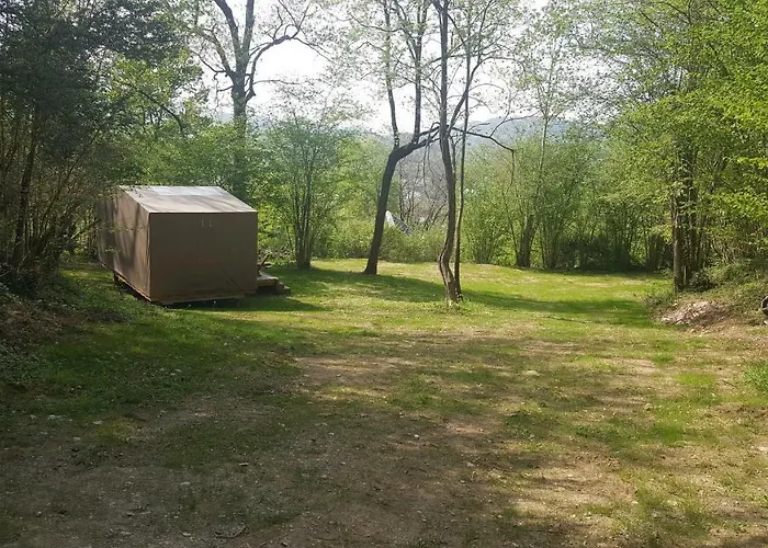 Kamp alanı Le Rey Louvie Juzon